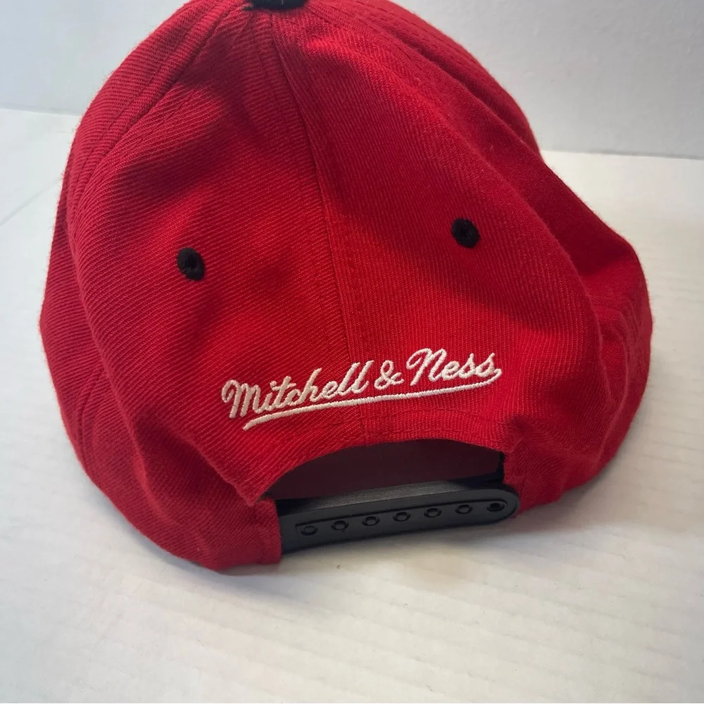 Mitchell & Ness Chicago Bulls NBA Adjustable Hat Red Gray One Size